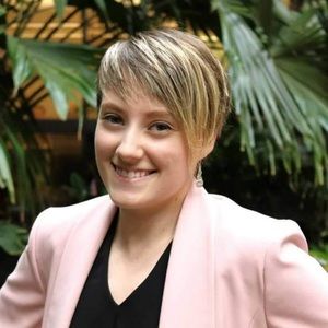 Meet your Posher, Noelle